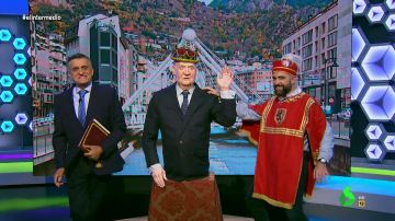 Wyoming y Dani Mateo coronan a Juan Carlos I como nuevo rey de Andorra: "Lo hará con el nombre de El Rubius II"