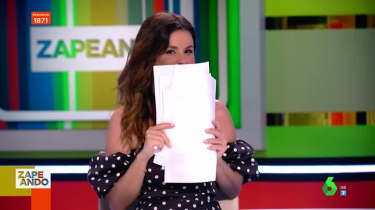 La pillada de Dani Mateo a Marta Torné al arrancar Zapeando en directo: "Tiene algo en la boca y no sabemos qué es" La pillada de Dani Mateo a Marta Torné al arrancar Zapeando en directo: "Tiene algo en la boca y no sabemos qué es"