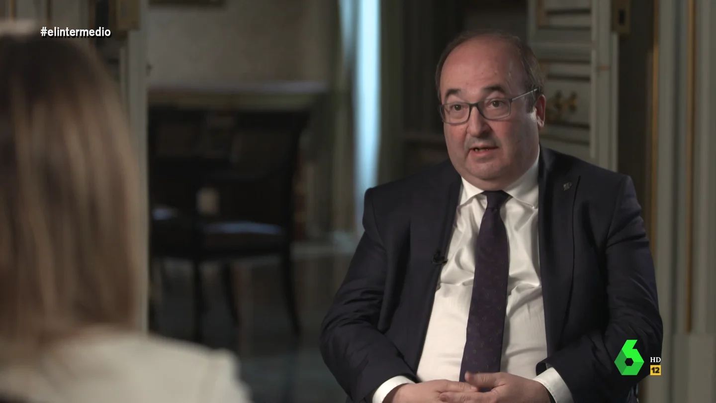 Iceta acusa a Ayuso de "especular barbaridades" sobre el rey: "Hay derechas que de tanto que le quieren le harán daño" Iceta acusa a Ayuso de "especular barbaridades" sobre el rey: "Hay derechas que de tanto que le quieren le harán daño"