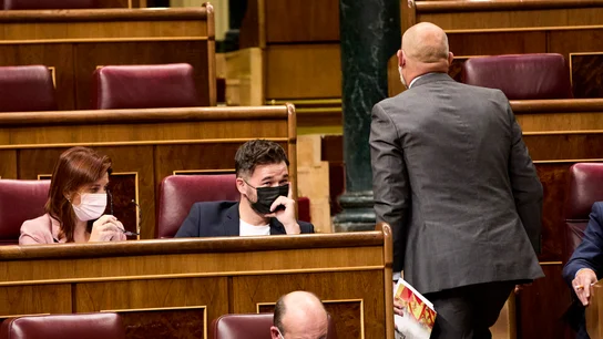 Los indultos dividen al Congreso: la derecha clama contra la medida de gracia y el PSOE pide no dudar del proceso de diálogo Los indultos dividen al Congreso: la derecha clama contra la medida de gracia y el PSOE pide no dudar del proceso de diálogo