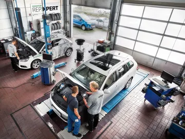Revisar el coche en un taller  Revisar el coche en un taller