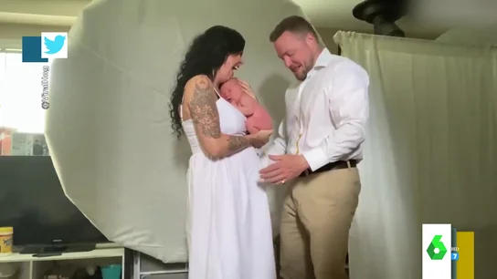 Un bebé "se caga encima de sus padres" en plena sesión de fotos Un bebé "se caga encima de sus padres" en plena sesión de fotos