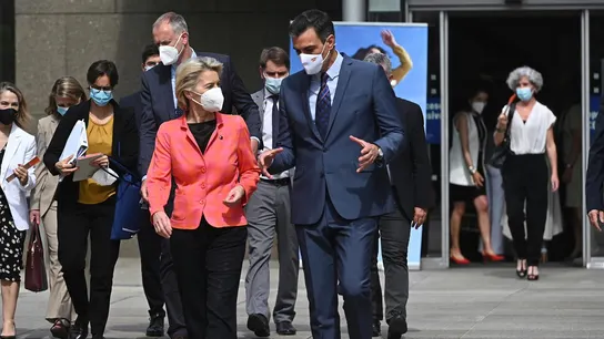 El presidente del Gobierno, Pedro Sánchez, y la presidenta de la Comisión Europea, Ursula von der Leyen. El presidente del Gobierno, Pedro Sánchez, y la presidenta de la Comisión Europea, Ursula von der Leyen.