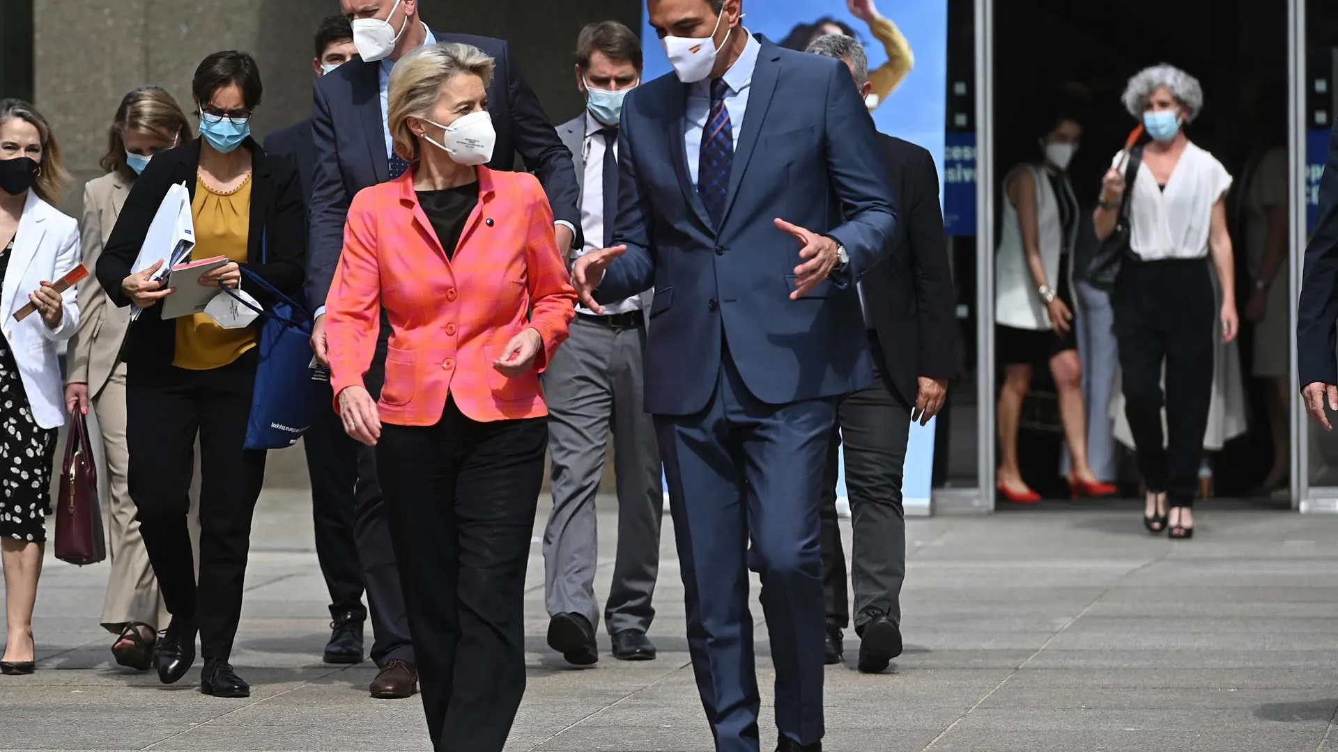 El presidente del Gobierno, Pedro Sánchez, y la presidenta de la Comisión Europea, Ursula von der Leyen.