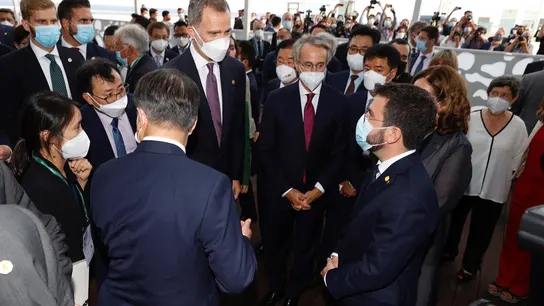 Aragonès no recibe a Felipe VI pero sí se saludan en un breve encuentro junto al presidente coreano Aragonès no recibe a Felipe VI pero sí se saludan en un breve encuentro junto al presidente coreano