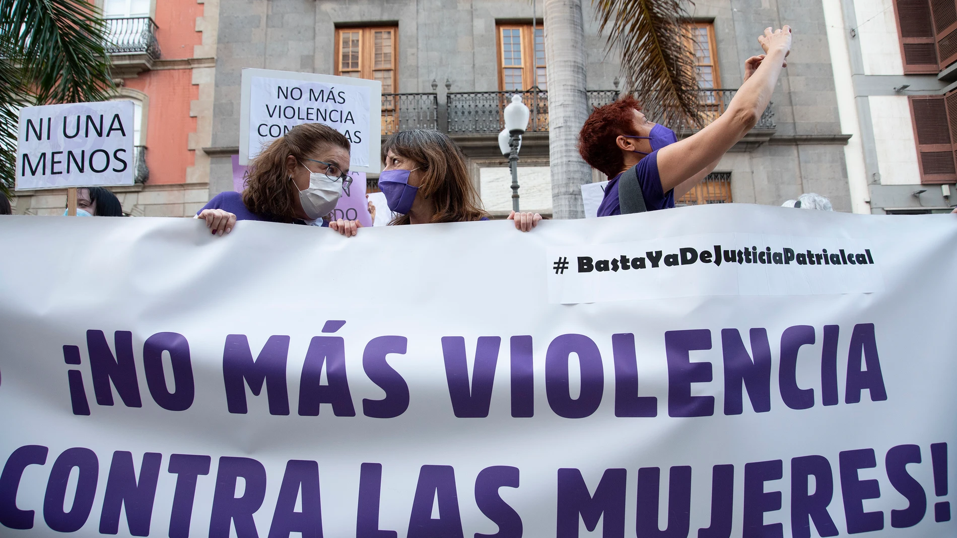 Concentración contra la violencia machista en Tenerife tras el hallazgo del cuerpo de Olivia