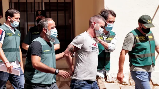 La Guardia Civil traslada al detenido por la desaparición de Wafaa Sebbah La Guardia Civil traslada al detenido por la desaparición de Wafaa Sebbah
