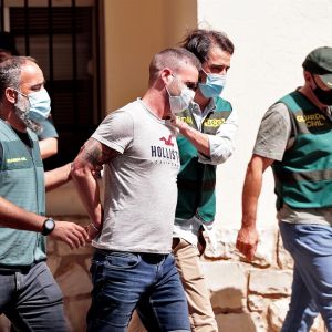 La Guardia Civil traslada al detenido por la desaparición de Wafaa Sebbah La Guardia Civil traslada al detenido por la desaparición de Wafaa Sebbah