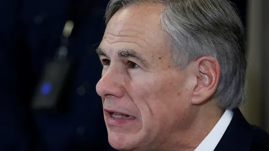 El gobernador de Texas, el republicano Greg Abbott El estado de Texas permitirá el uso de pistolas y revólveres sin licencia de armas ni formación previa