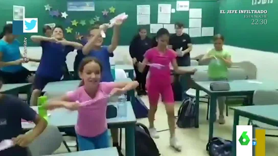 El estallido de felicidad de una clase de niños al saber que no tendrán que volver a llevar mascarilla El estallido de felicidad de una clase de niños al saber que no tendrán que volver a llevar mascarilla