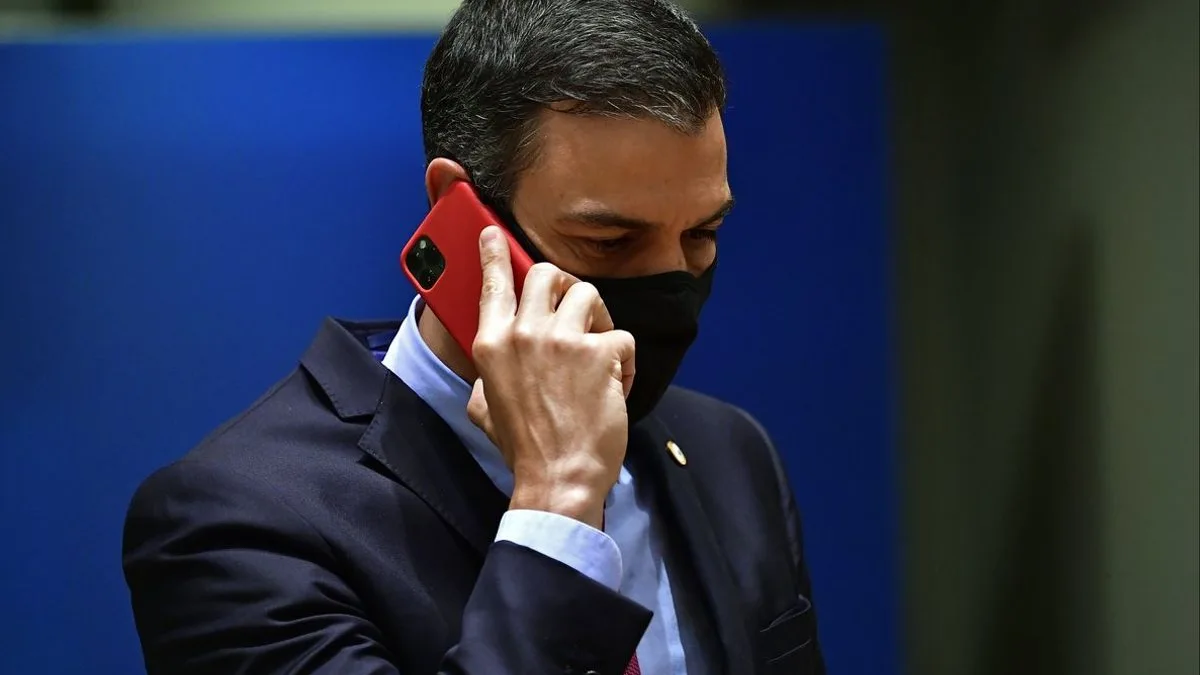 Pedro Sánchez, al teléfono (Archivo)