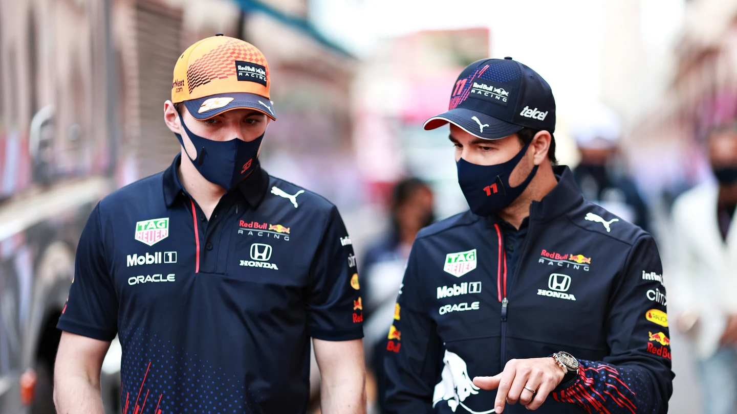 Max Verstappen y Checo Pérez , pilotos de Red Bull Max Verstappen y Checo Pérez , pilotos de Red Bull
