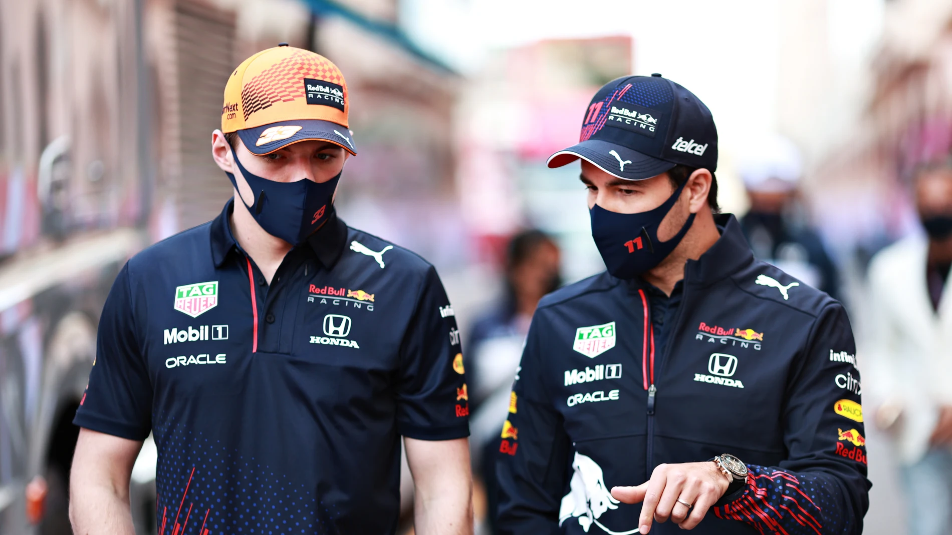  Max Verstappen y Checo Pérez , pilotos de Red Bull