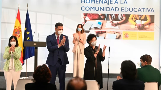 Sánchez prevé la vacunación de los alumnos de ESO y Bachillerato dos semanas antes del inicio de curso Sánchez prevé la vacunación de los alumnos de ESO y Bachillerato dos semanas antes del inicio de curso