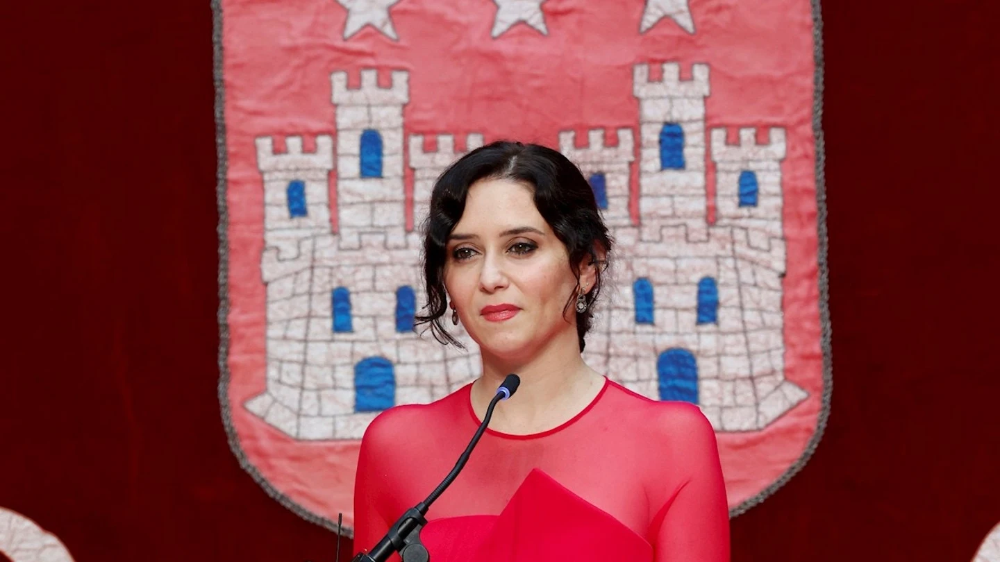 LaSexta Noticias Fin de Semana (19-06-21) Ayuso toma posesión como presidenta de la Comunidad de Madrid: "No tenemos miedo a la libertad, solo a perderla" LaSexta Noticias Fin de Semana (19-06-21) Ayuso toma posesión como presidenta de la Comunidad de Madrid: "No tenemos miedo a la libertad, solo a perderla"