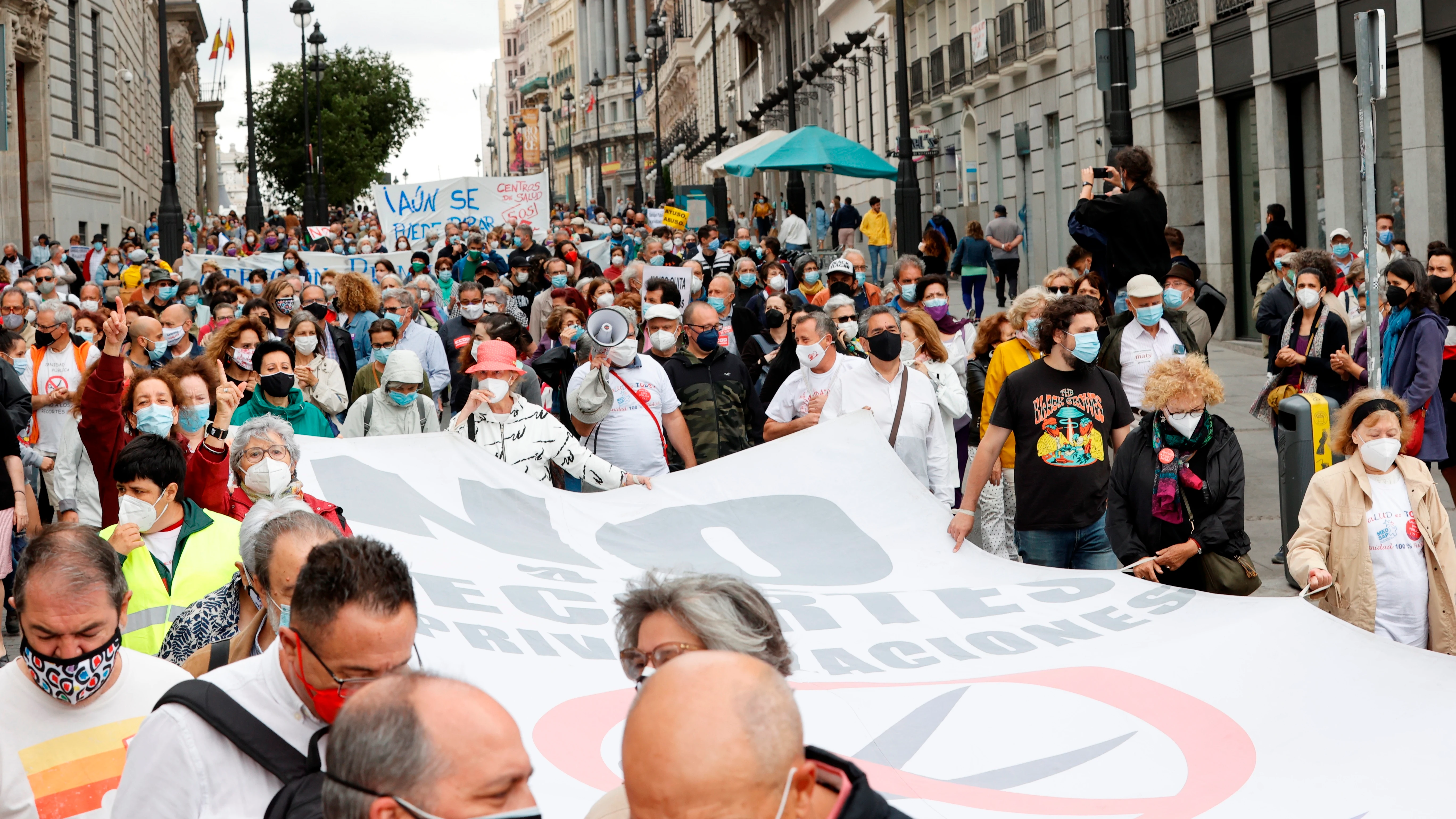 La Marea Blanca marcha por las calles de Madrid