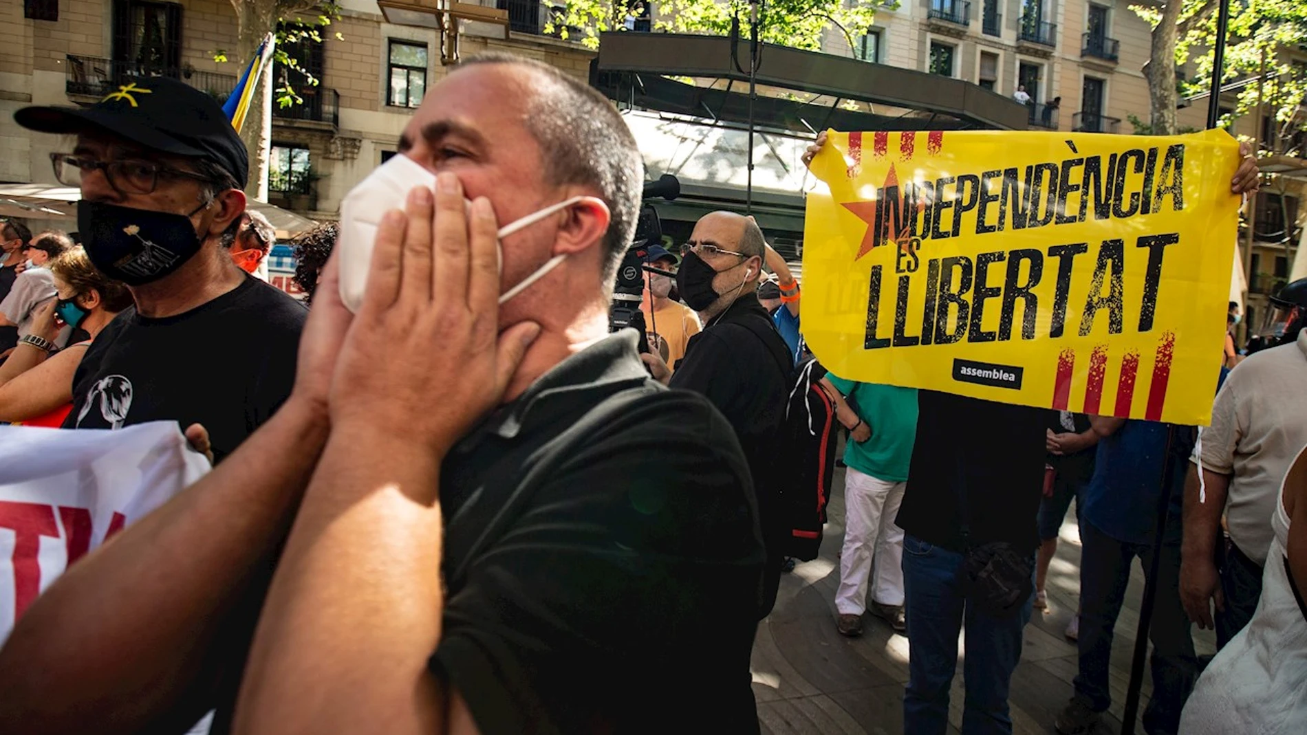 Protestas ante el Liceo en Barcelona