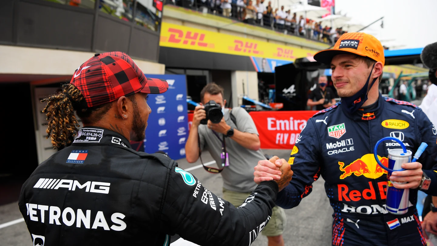 Lewis Hamilton y Max Verstappen se saludan tras el GP de Francia Lewis Hamilton y Max Verstappen se saludan tras el GP de Francia