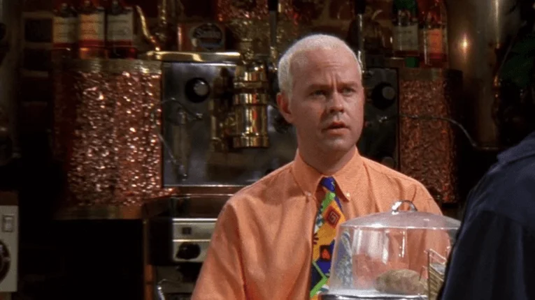 James Michael Tyler , interpretando a Gunther en un capítulo de 'Friends'