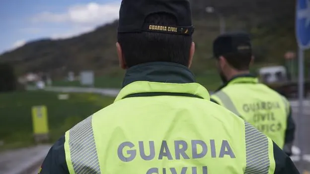 Agentes de la Guardia Civil en una imagen de archivo Agentes de la Guardia Civil en una imagen de archivo