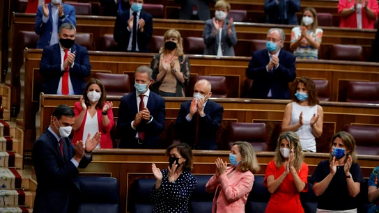 Pedro Sánchez, aplaudido en el Congreso de los Diputados por la bancada del Gobierno y del PSOE Pedro Sánchez, aplaudido en el Congreso de los Diputados por la bancada del Gobierno y del PSOE