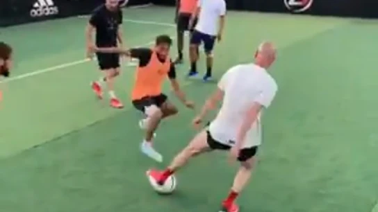 Zidane, en una pachanga con sus hijos Zidane, en una pachanga con sus hijos