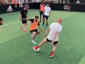 Zidane, en una pachanga con sus hijos