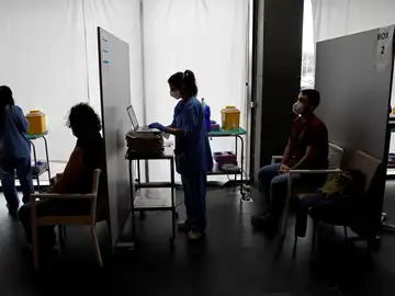 Vacunación contra el coronavirus en Barcelona