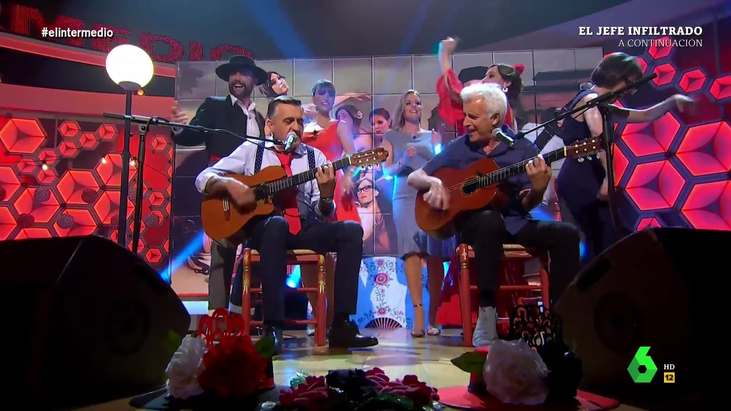 La espectacular actuación de Wyoming y Kiko Veneno en directo cantando 'Echo de menos' La espectacular actuación de Wyoming y Kiko Veneno en directo cantando 'Echo de menos'