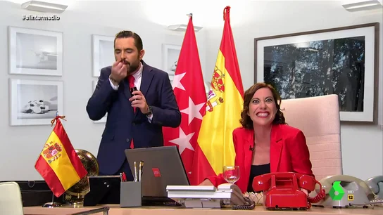 El lugar que escoge 'Ayuso' para jugar al escondite: "Nadie se imaginará que estoy en el despacho trabajando" El lugar que escoge 'Ayuso' para jugar al escondite: "Nadie se imaginará que estoy en el despacho trabajando"
