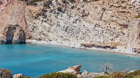 Playa en la isla de Milos Playa en la isla de Milos