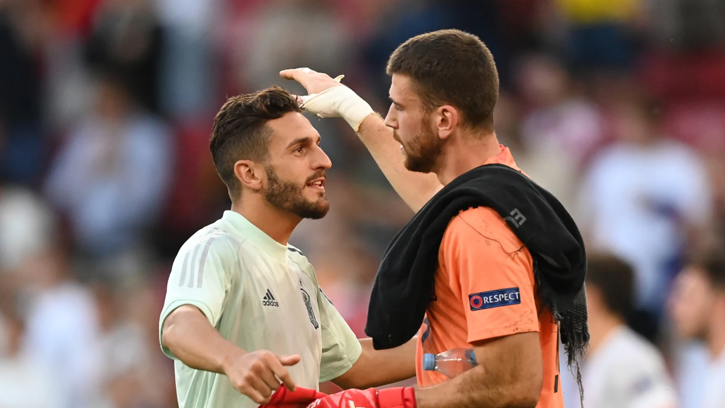 Koke se abraza a Unai Simón Koke se abraza a Unai Simón