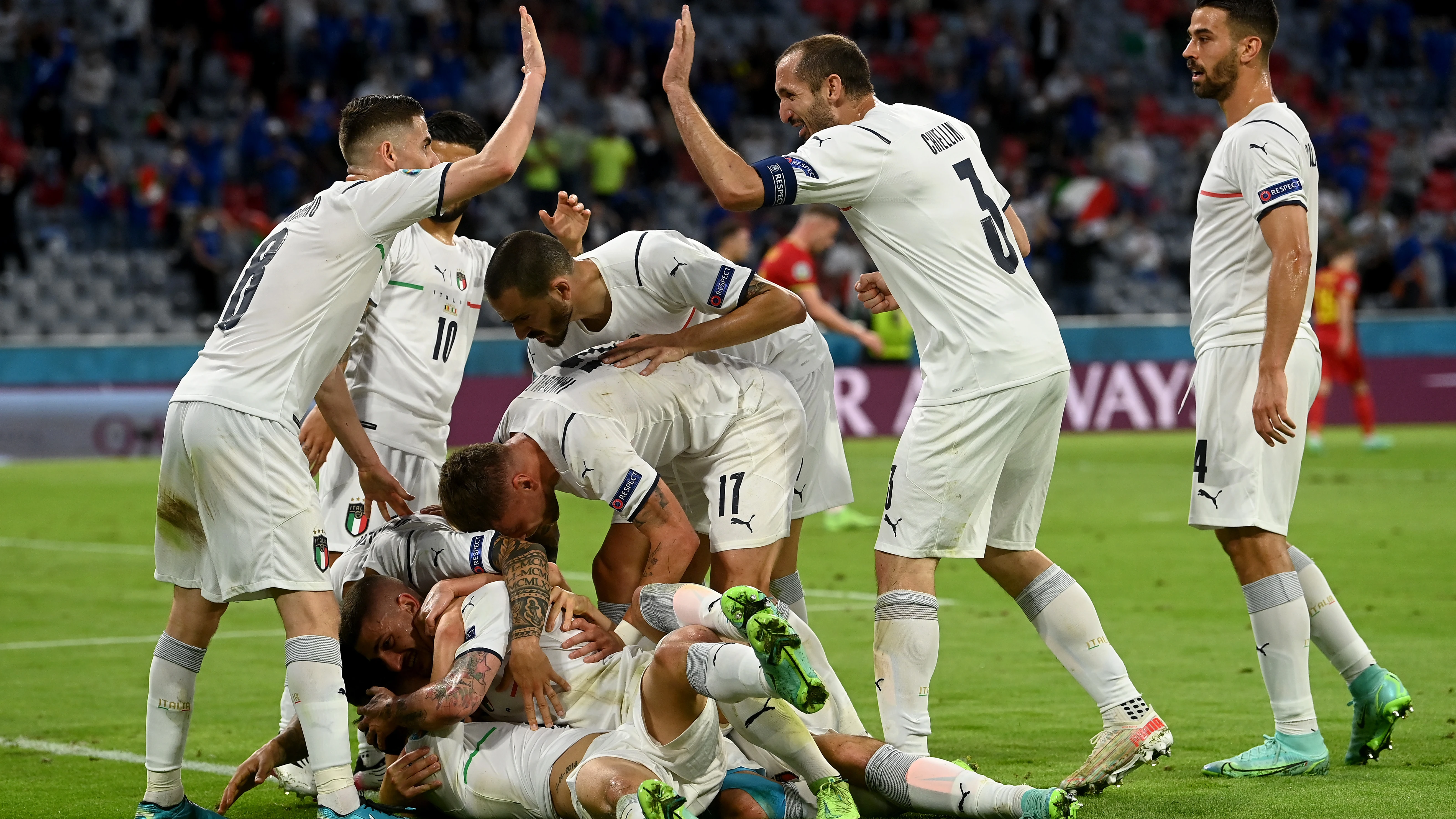 Italia celebra un gol ante Bélgica