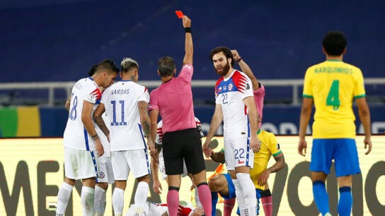 Roja para Gabriel Jes&uacute;s en el Brasil - Chile