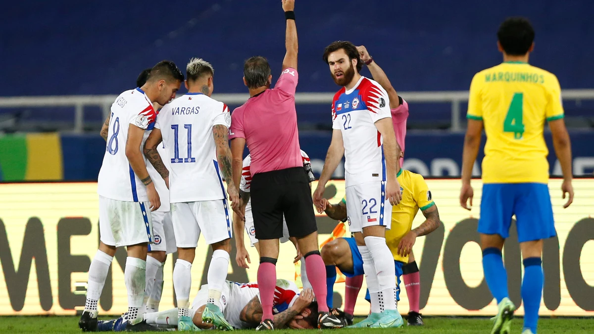 Roja para Gabriel Jesús en el Brasil - Chile