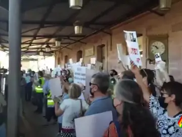 Protesta en la estación de tren de Teruel