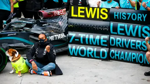 Lewis Hamilton renueva con Mercedes Lewis Hamilton renueva con Mercedes