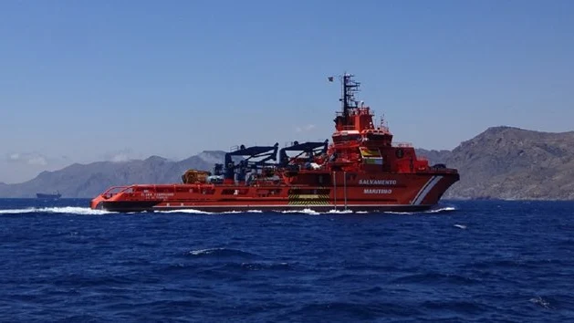 El Buque Clara Campoamor, en aguas del Estrecho