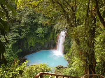 Cascada Río Celeste. Volcán Tenorio. Cascada Río Celeste. Volcán Tenorio.