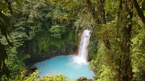 Cascada Río Celeste. Volcán Tenorio. Cascada Río Celeste. Volcán Tenorio.