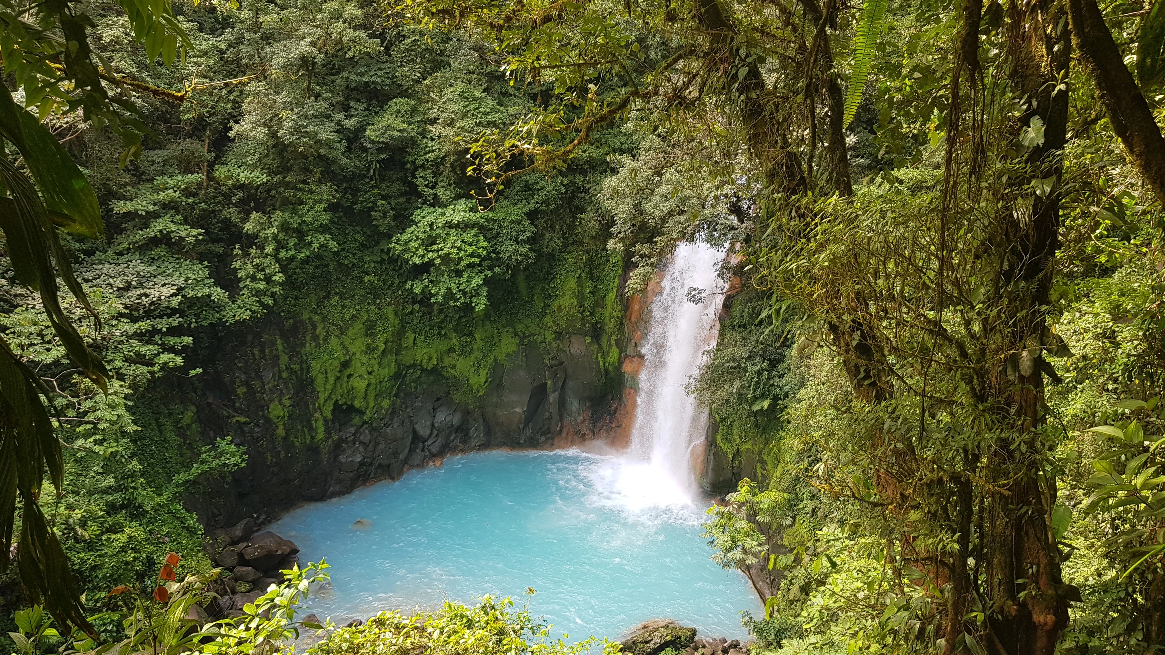 Cascada Río Celeste. Volcán Tenorio. Cascada Río Celeste. Volcán Tenorio.