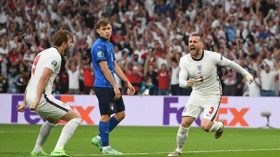 Luke Shaw celebra su gol en la final de la Eurocopa frente a Italia Luke Shaw celebra su gol en la final de la Eurocopa frente a Italia