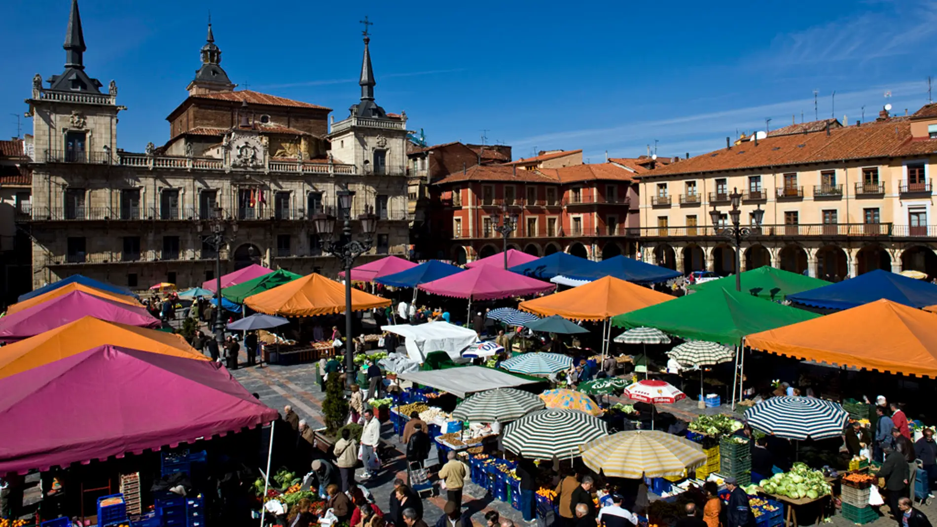 Mercado en la Plaza Mayor de León