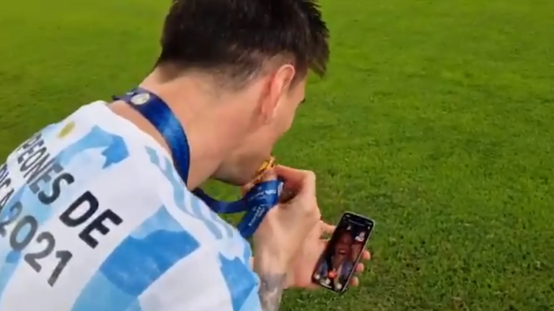 Messi celebra con su familia el triunfo de Argentina en la Copa América