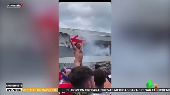 De desnudos integrales a lanzamiento de árboles: así calentó la afición inglesa la final de la Eurocopa De desnudos integrales a lanzamiento de árboles: así calentó la afición inglesa la final de la Eurocopa
