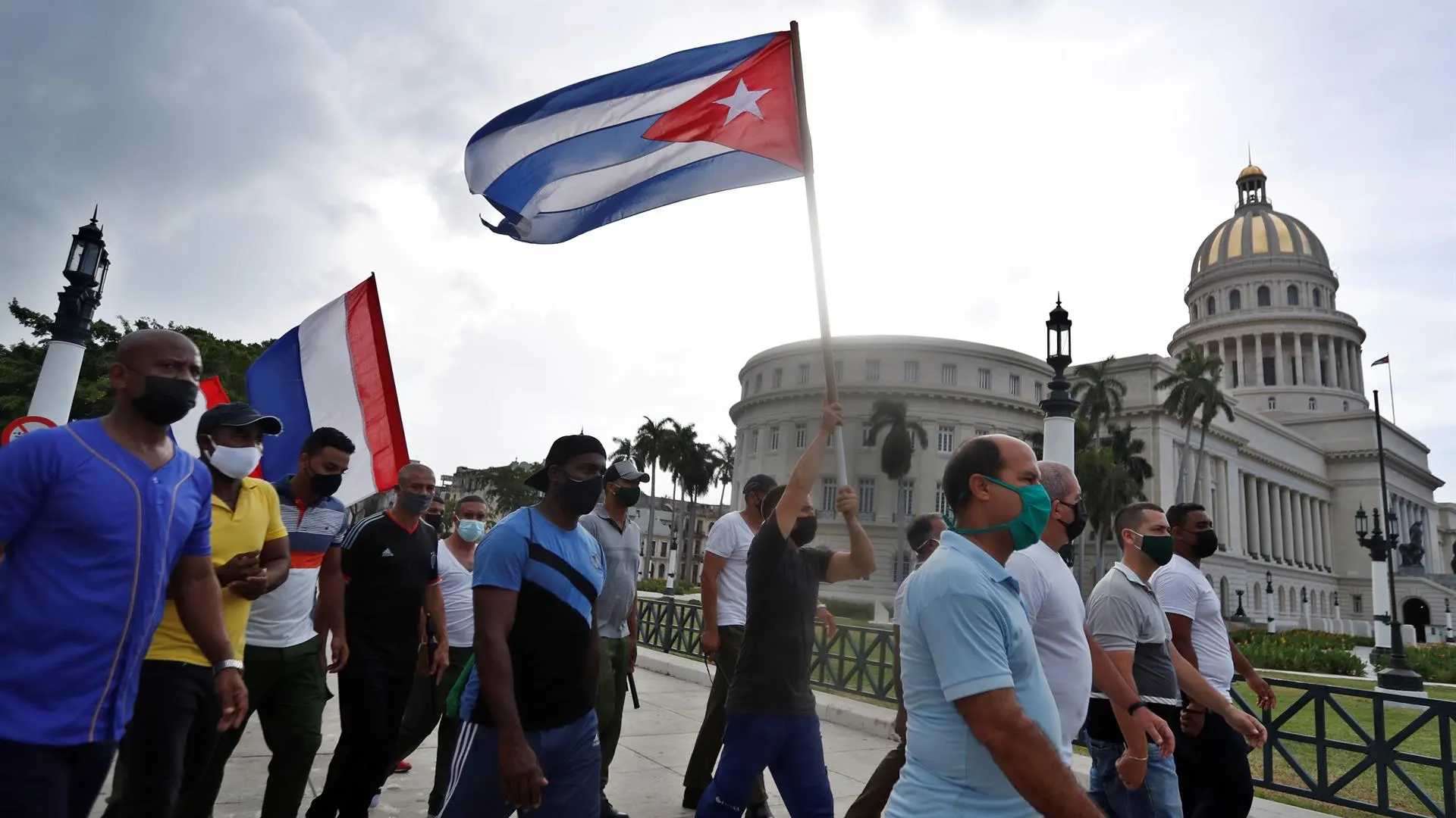 Continúan las manifestaciones en Cuba, aunque con menor afluencia.