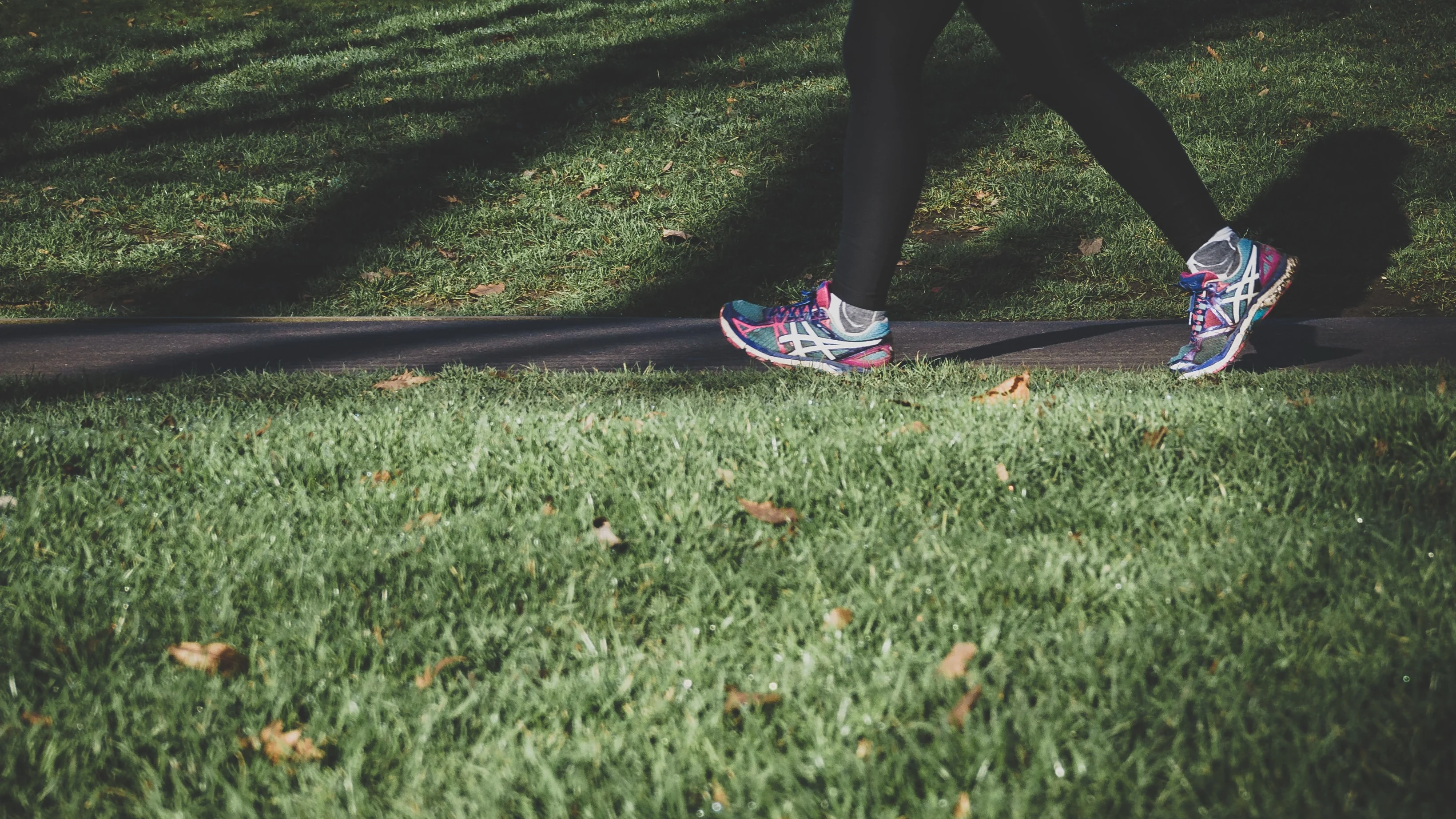 ¿Estamos obsesionados con los 10.000 pasos? Estas son las claves para hacer ejercicio físico con salud y adelgazar 