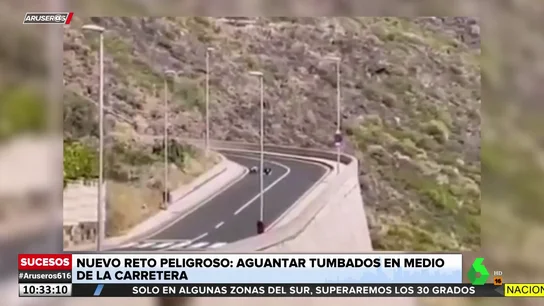 El peligroso reto que consiste en tumbarse en la carretera y salir corriendo cuando llega un coche El peligroso reto que consiste en tumbarse en la carretera y salir corriendo cuando llega un coche
