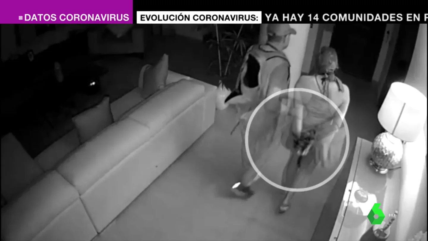 Un hombre entra en la casa de su exmujer, la secuestra y le hace escribir una nota de suicidio Un hombre entra en la casa de su exmujer, la secuestra y le hace escribir una nota de suicidio