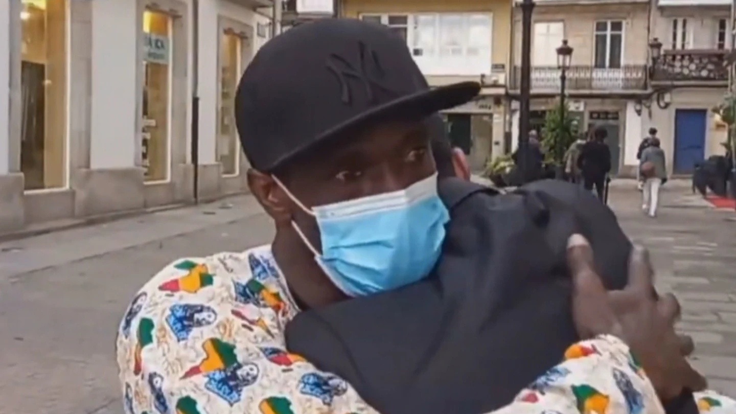 El senegalés que ayudó a Samuel llegó a recibir golpes al meterse en medio para tratar de defenderle El senegalés que ayudó a Samuel llegó a recibir golpes al meterse en medio para tratar de defenderle